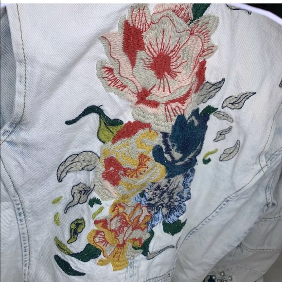 BlankNYC Denim Sitting Pretty Floral Moto Jacket - Picture 4 of 11